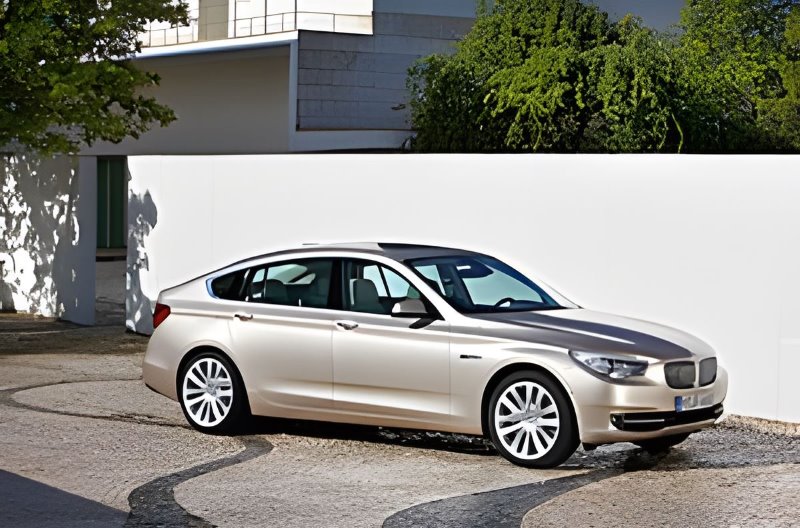 What engine is in a 2024 Freightliner Cascadia?