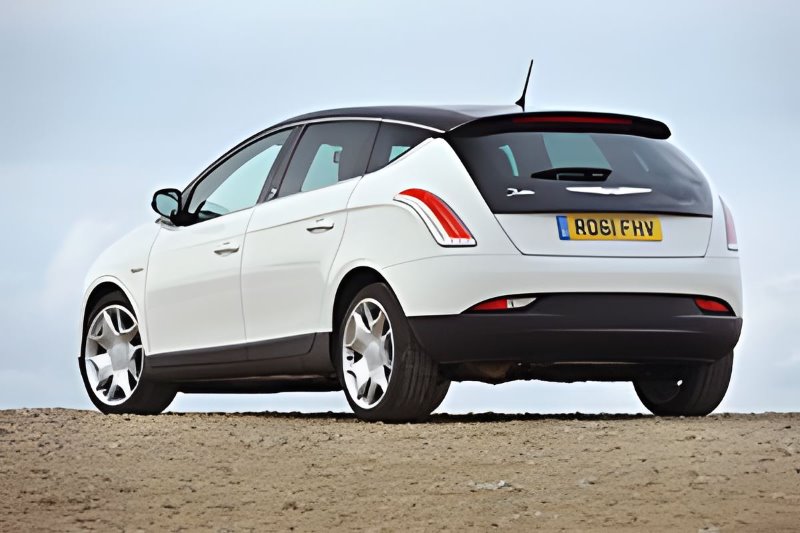 Will car prices drop in 2023 UK?
