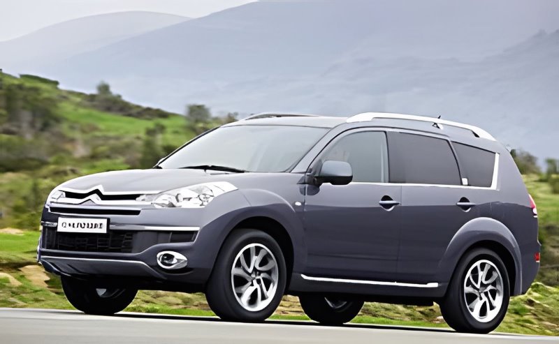 What is the payload capacity of the Freightliner M2 112?