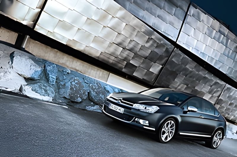How many miles per gallon does a Focus ST line X get?