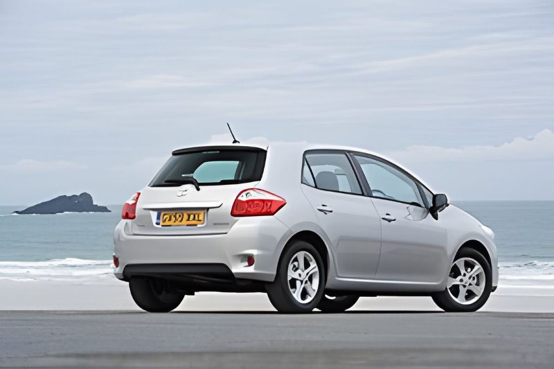 What is the payload capacity of the Freightliner M2 112?