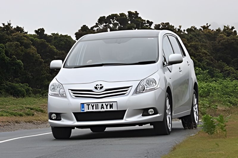 Is Fiat Panda better than Fiat 500?