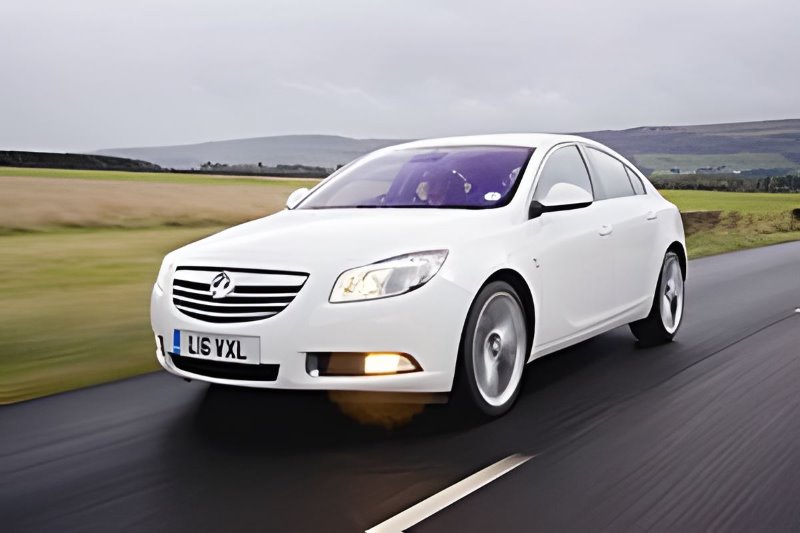 What is the difference between Mazda MX-5 and RF?